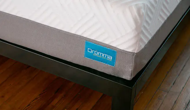 Dromma Bed - corner of bed