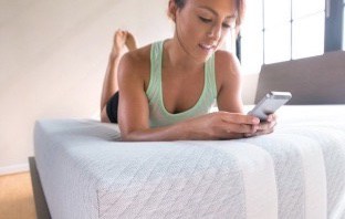 Leesa-mattress-review-young-woman-on-bed-x200px