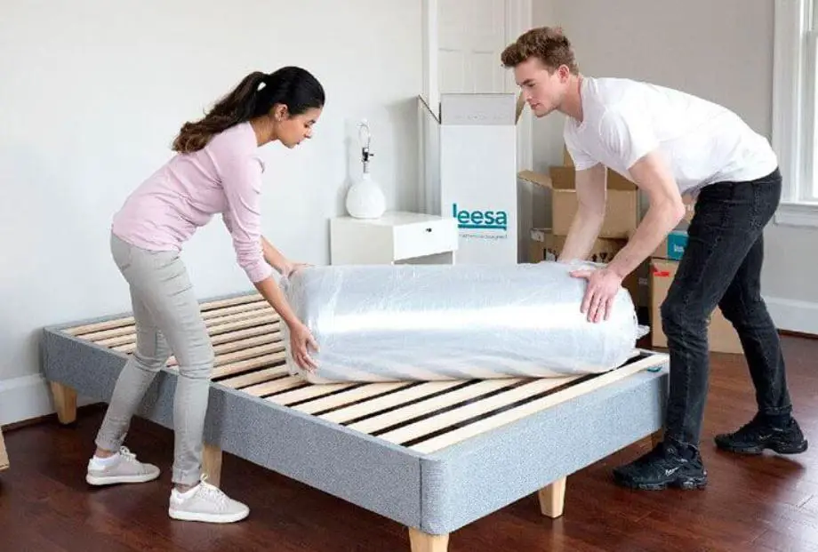 Unboxing the leesa mattress