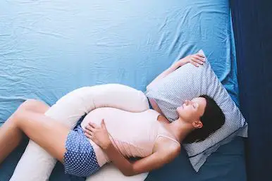 pregnant women good night's sleep