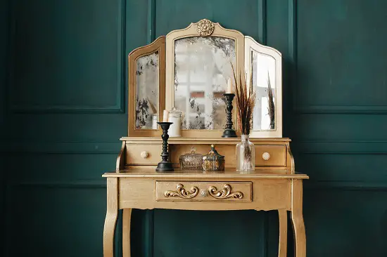 Golden Dressing Table With Mirror