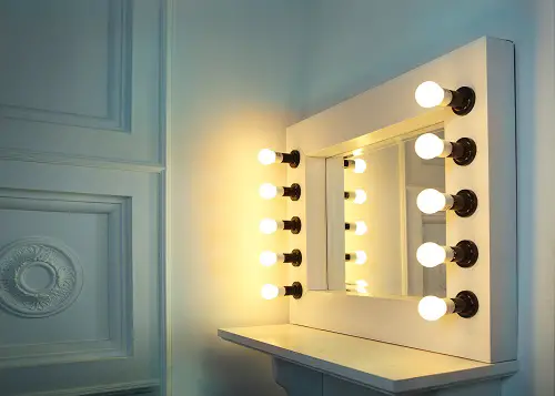 Contemporary Mirror With Bulbs