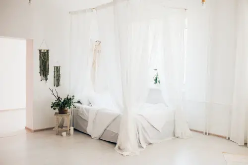 White Motif Beach House Canopy Beds