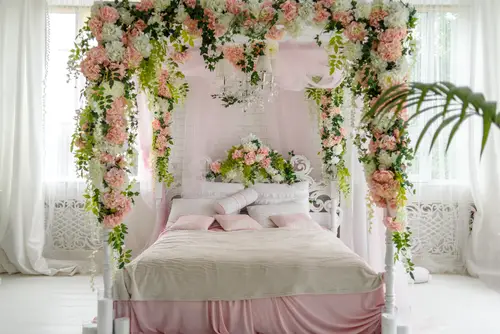 French Country Canopy Beds for Honeymoon