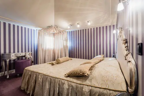 Regency Bedrooms in Light Lilac in Baroque Style