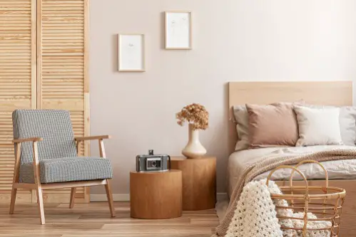 Farmhouse Bedrooms in Caramel With Retro Setting 